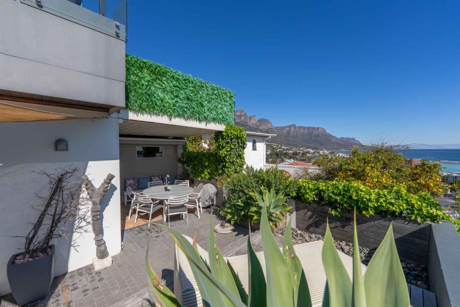 8 Bedroom Property for Sale in Camps Bay Western Cape